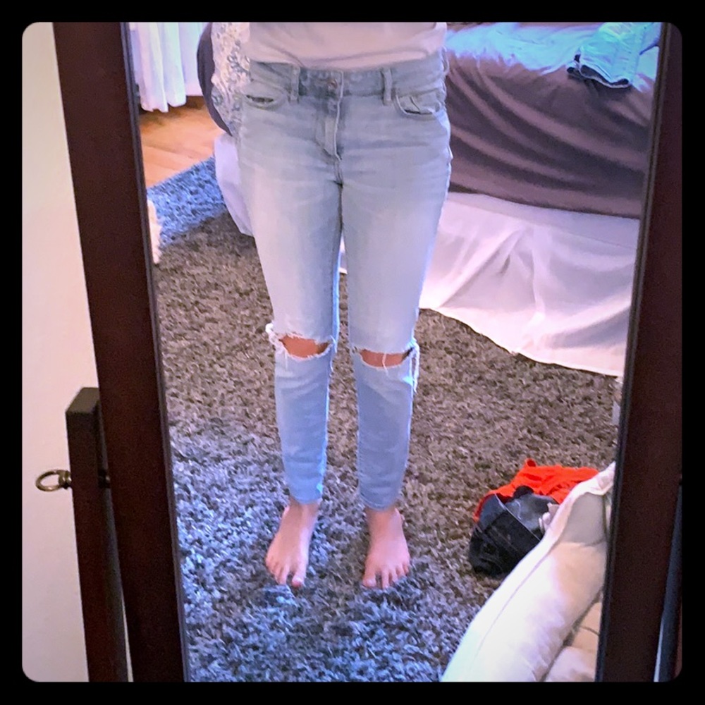 Light blue skinny jeans with rips